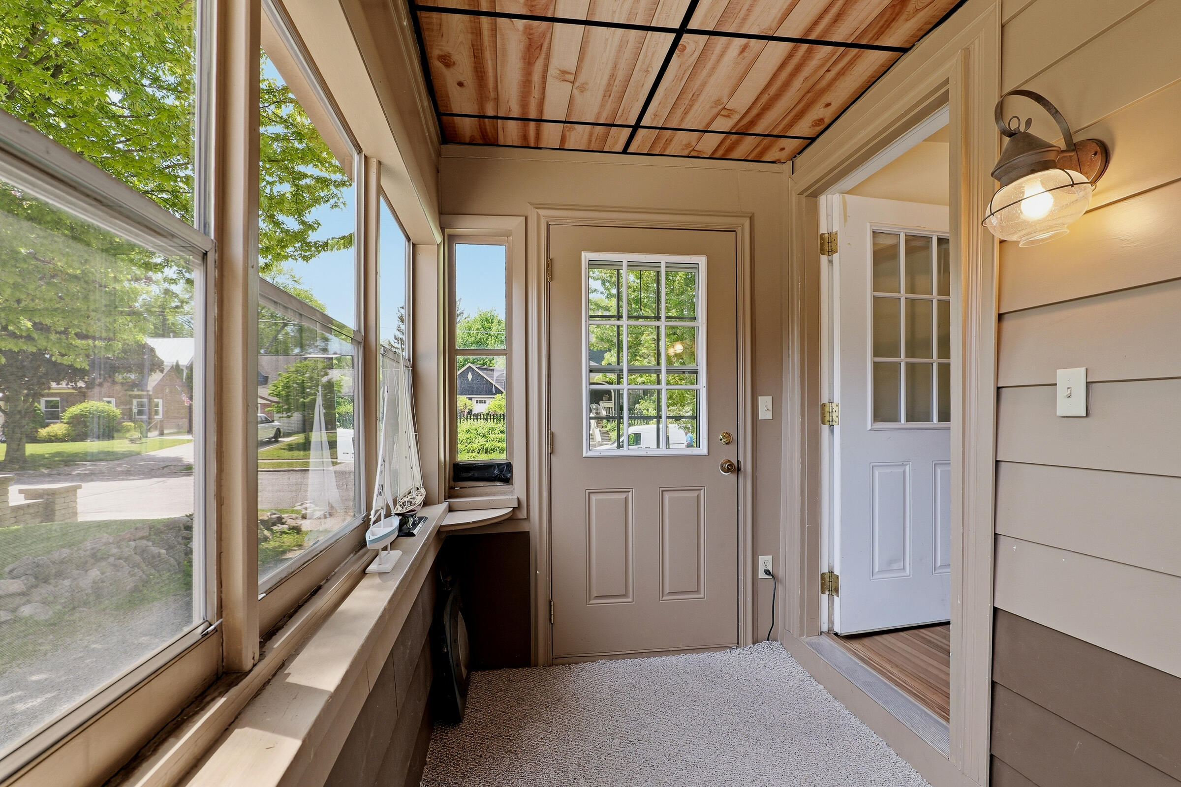 613 North 4th Street Manitowoc, WI 54220 - Photo 13 of 19 Cozy front porch