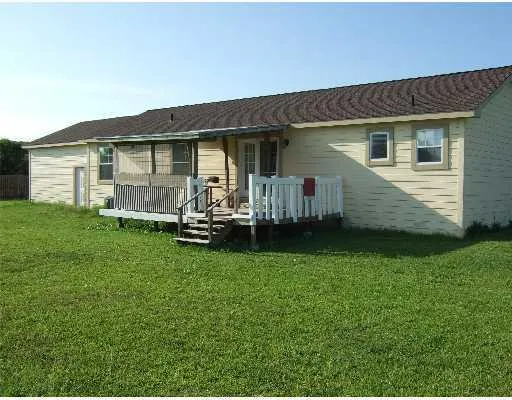 a view of a house with backyard