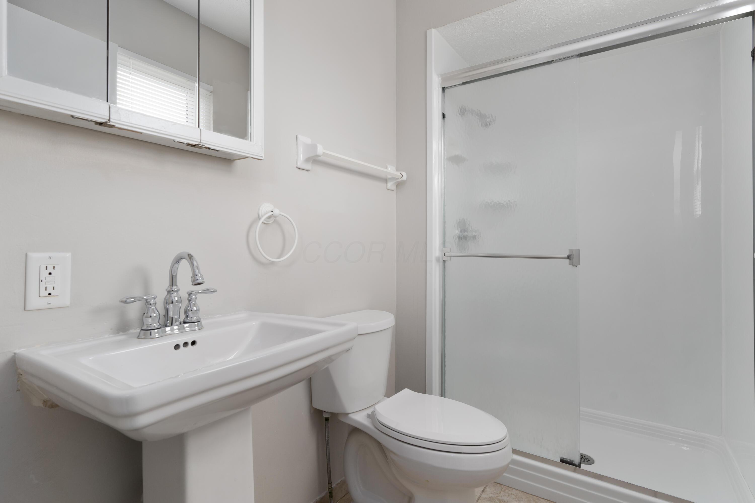 286 Broken Arrow Road Columbus, OH 43230 - Photo 23 of 30 Owner's Bath