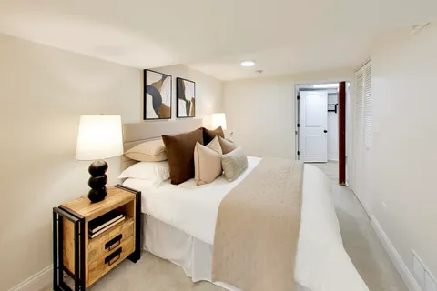$1,025,000 | 3923 North Kilbourn Avenue, Chicago, IL 60641