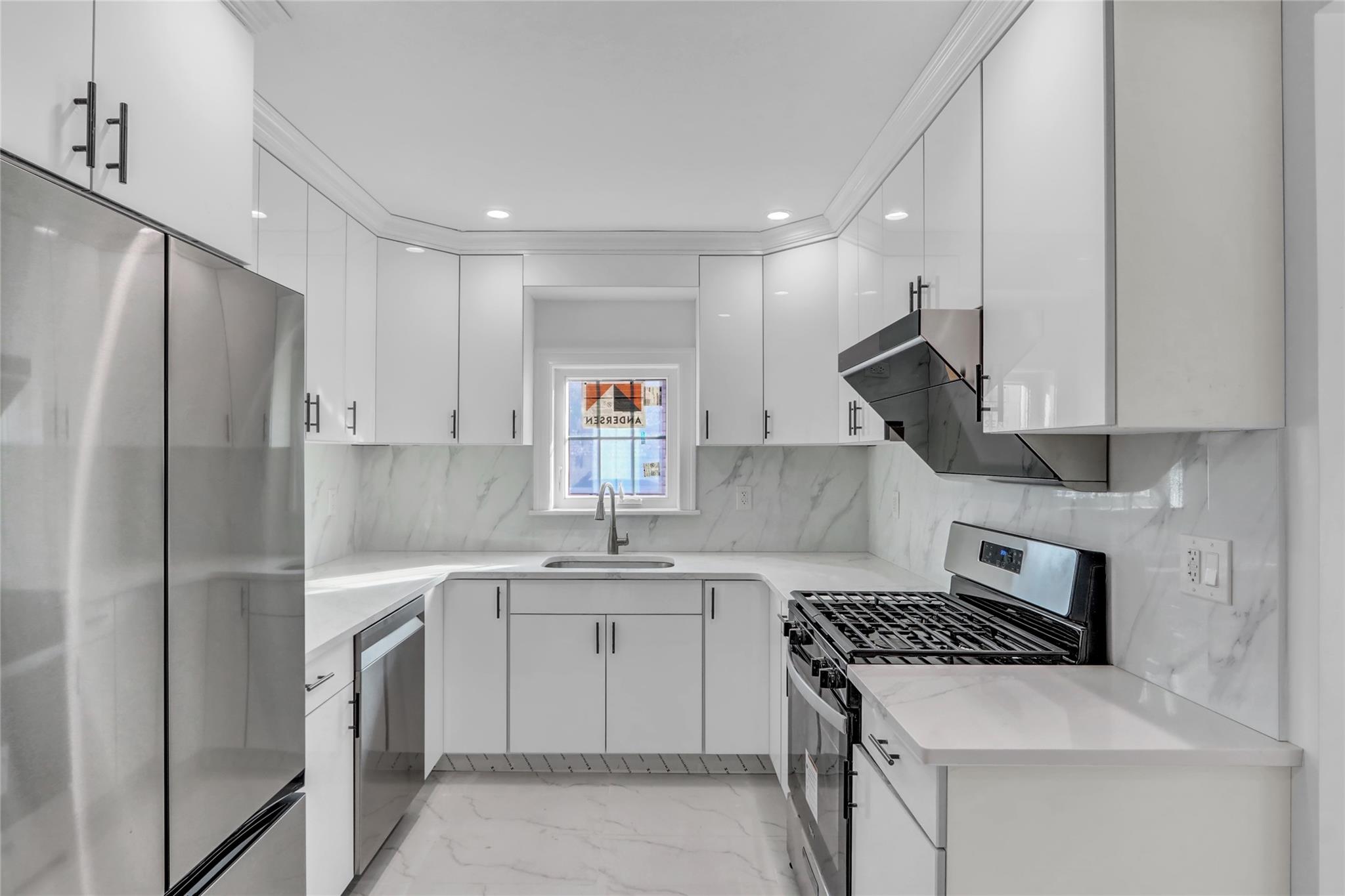 15-55 Utopia Parkway Queens, NY 11357 - Photo 18 of 34