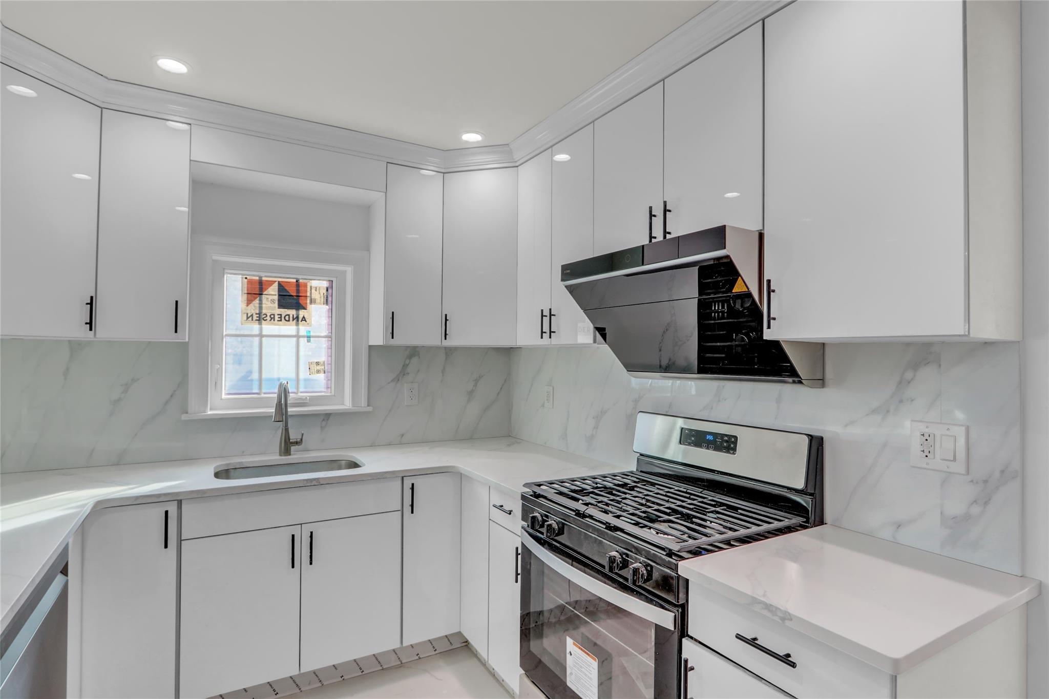 15-55 Utopia Parkway Queens, NY 11357 - Photo 4 of 34