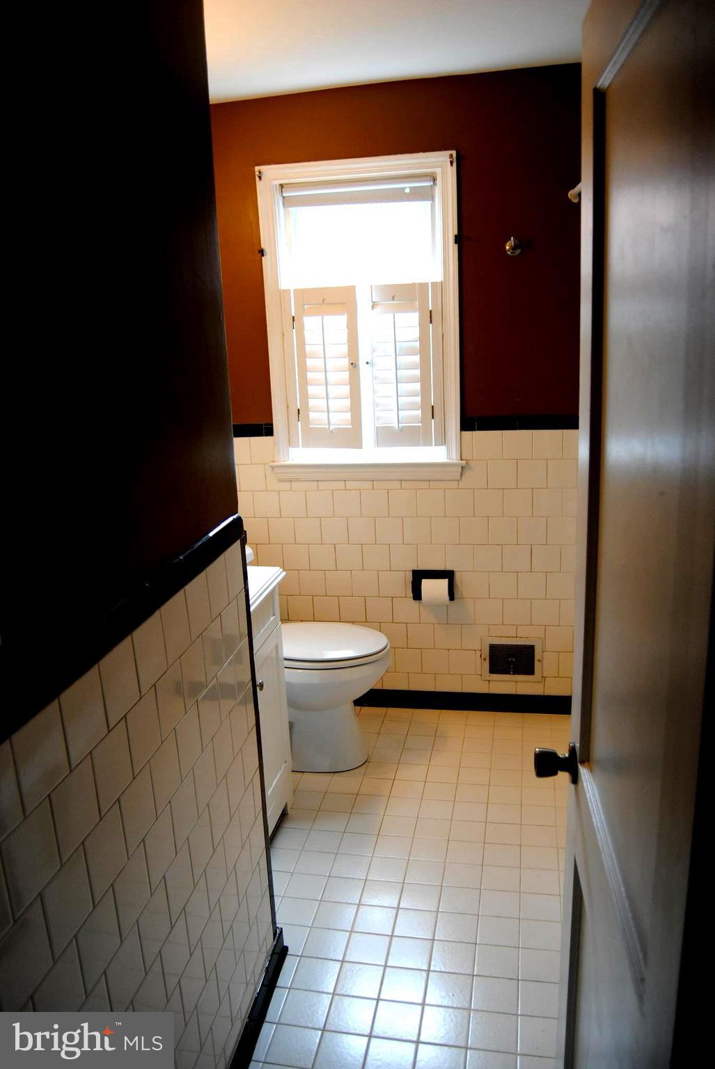 319 Waveland Road Baltimore, MD 21228 - Photo 12 of 21 Bath (Master)