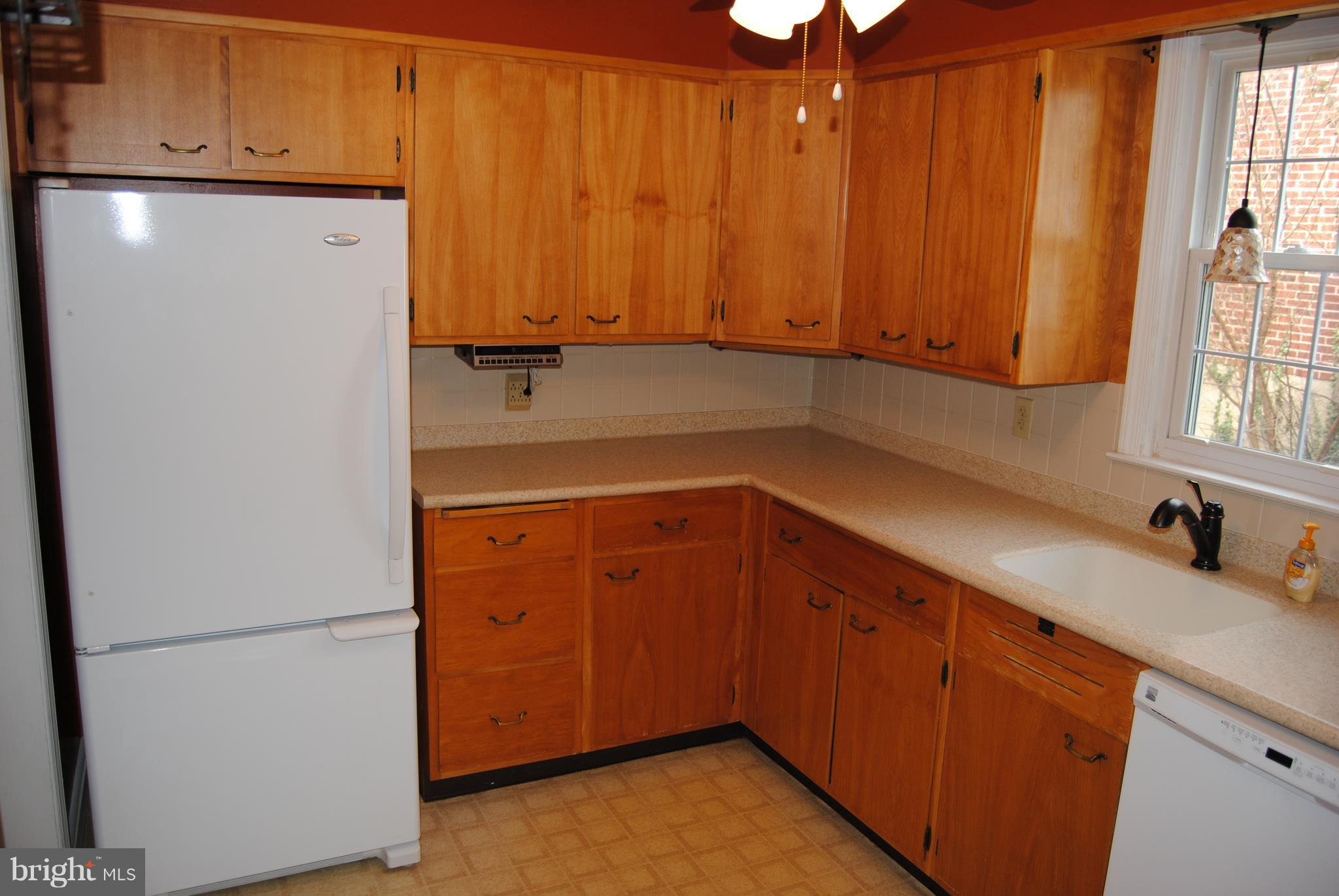319 Waveland Road Baltimore, MD 21228 - Photo 5 of 21 Updated Kitchen/w Corian