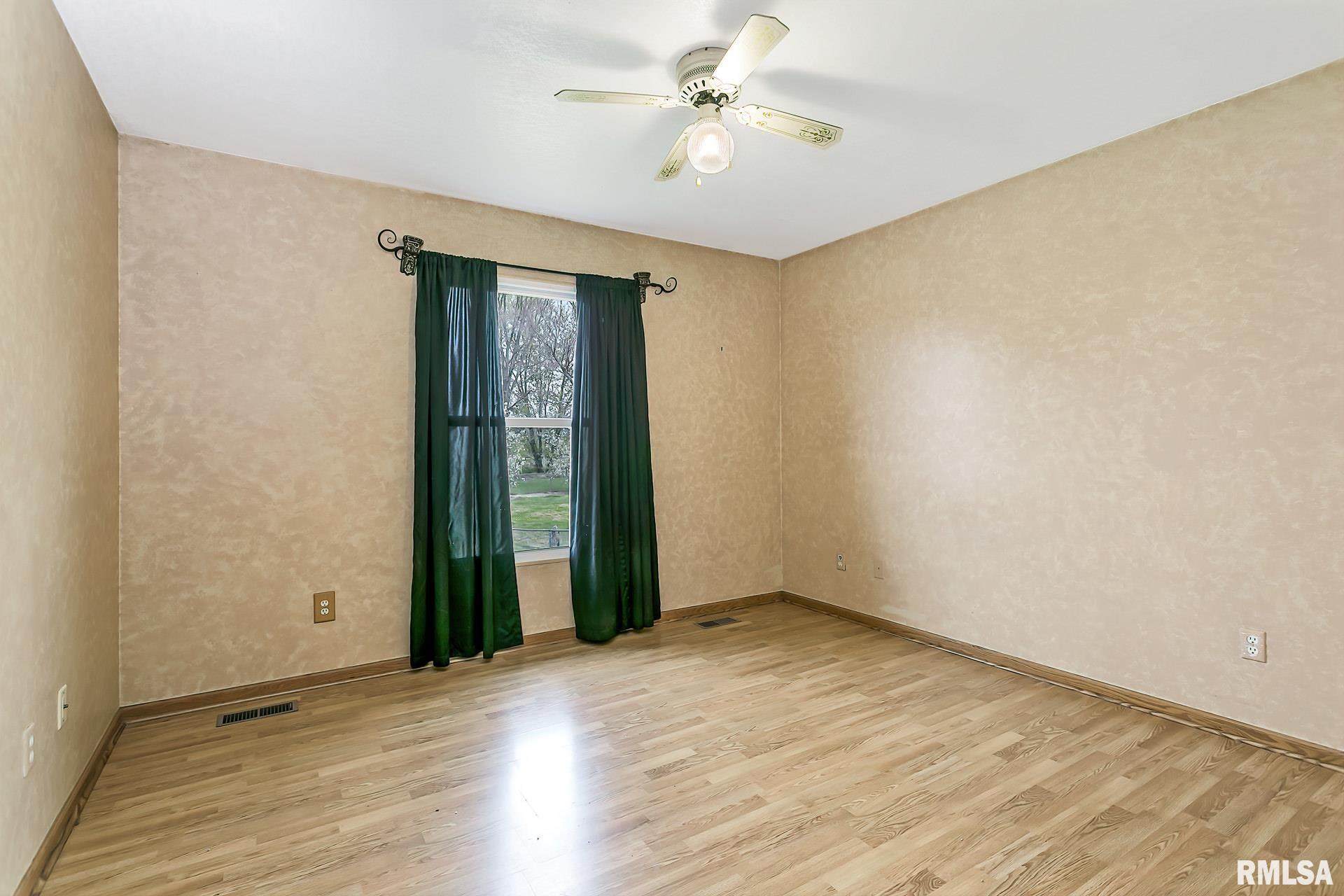 6126 Appomattox Road Davenport, IA 52806 - Photo 10 of 26 Gallery Image 10