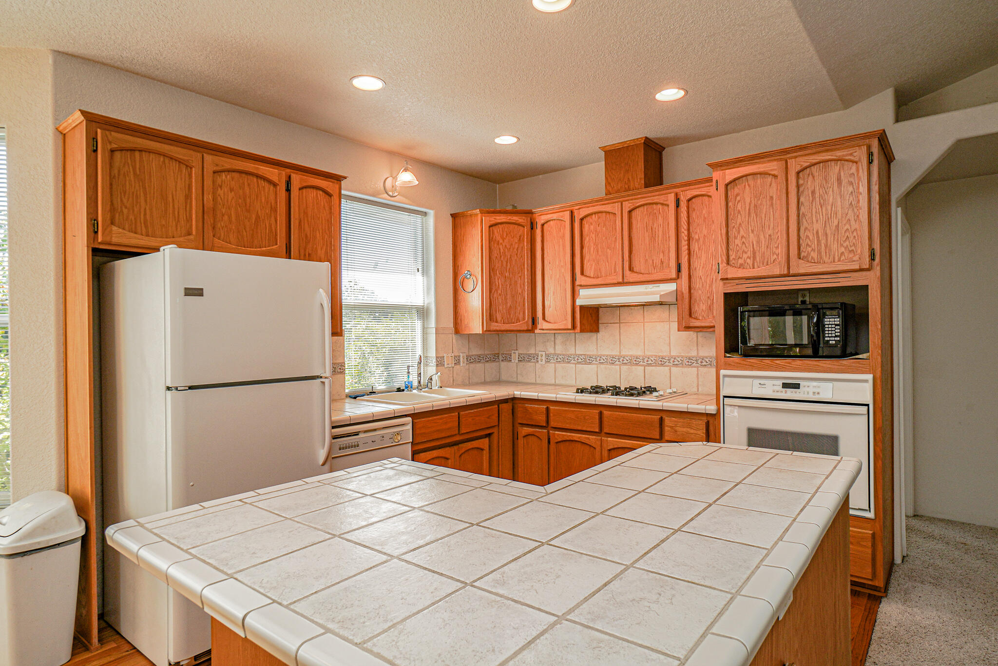 2398 Springbrook Road, Unit 4 Medford, OR 97504 - Photo 9 of 27 kitchen