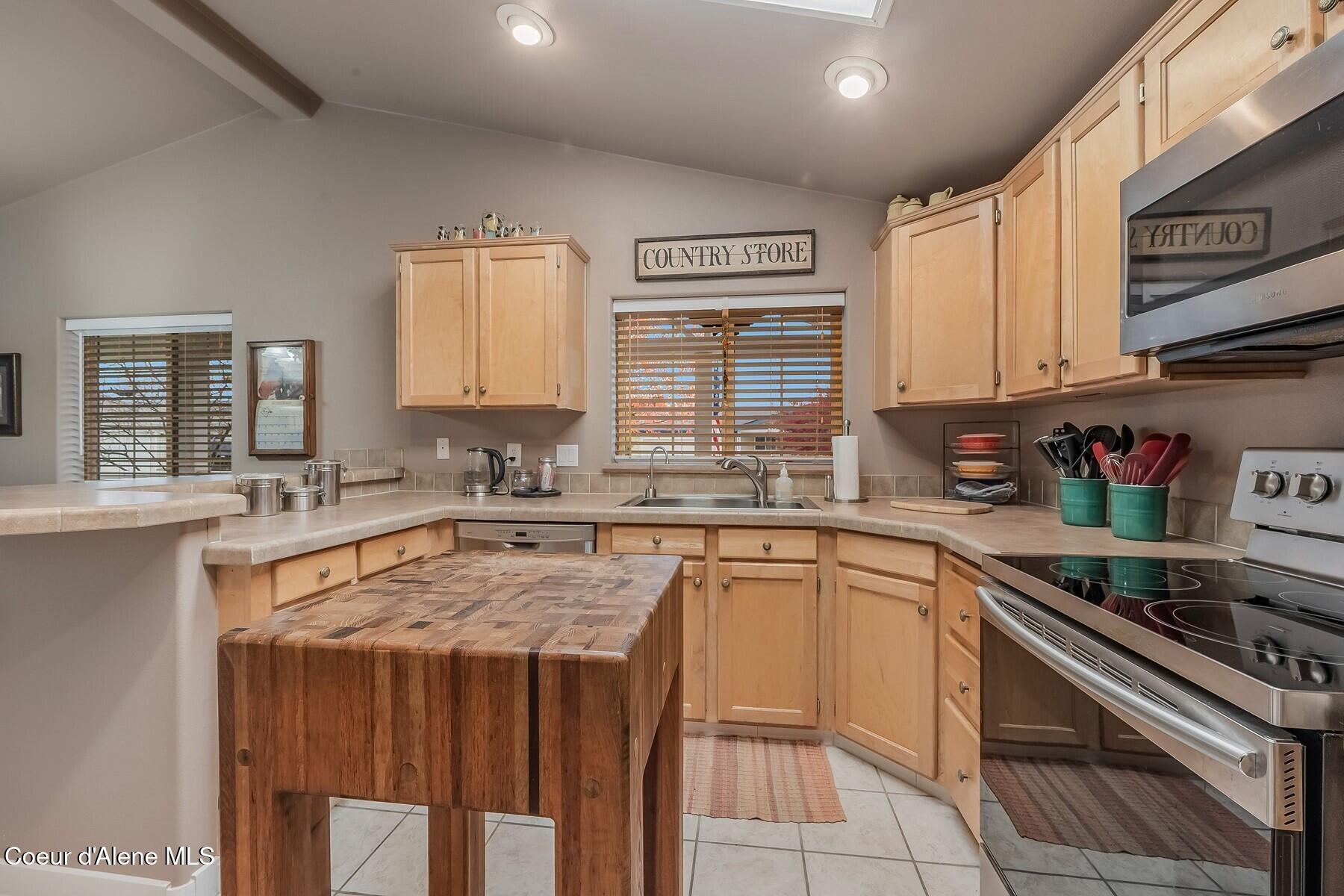 8862 North Mac Arthur Way Hayden, ID 83835 - Photo 10 of 47 Kitchen