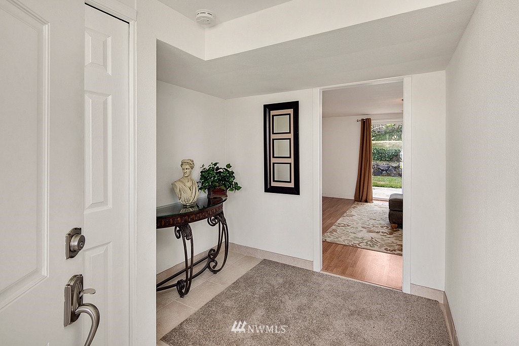 1207 North 34th Street Renton, WA 98056 - Photo 3 of 21