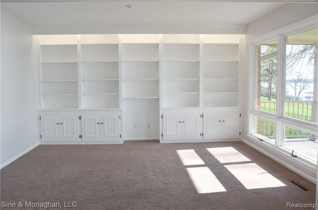 620 North Riverside Avenue St. Clair, MI 48079 - Photo 10 of 53