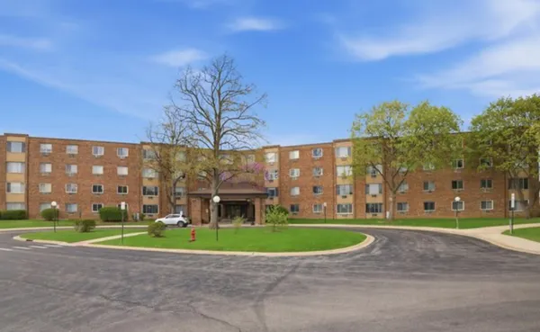 $2,000 | 1880 Bonnie Lane, Unit 302, Hoffman Estates, IL 60169