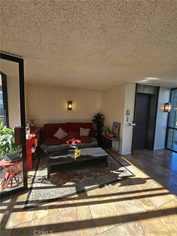$1,800 | 525 South Ardmore Avenue, Unit 211, Los Angeles, CA 90020