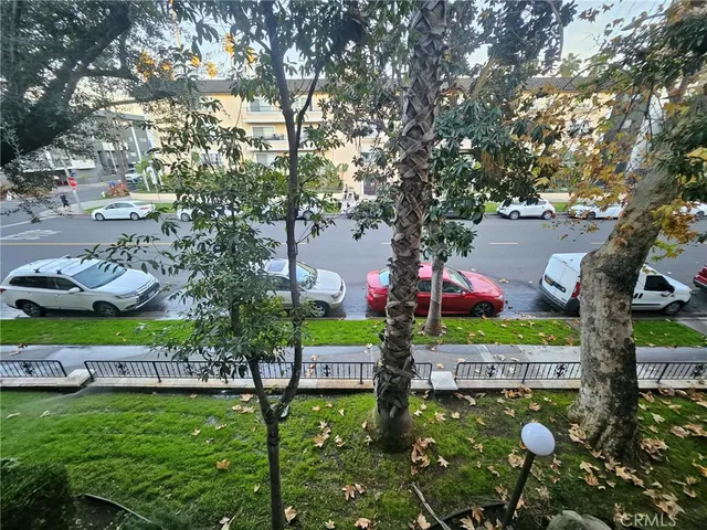 $1,800 | 525 South Ardmore Avenue, Unit 211, Los Angeles, CA 90020