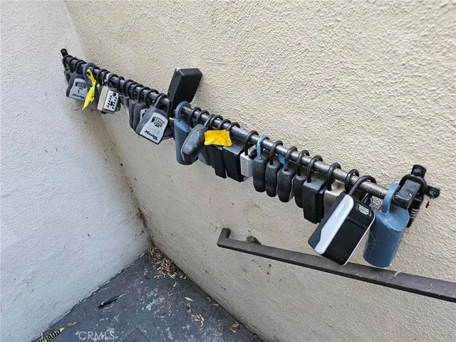 $1,800 | 525 South Ardmore Avenue, Unit 211, Los Angeles, CA 90020