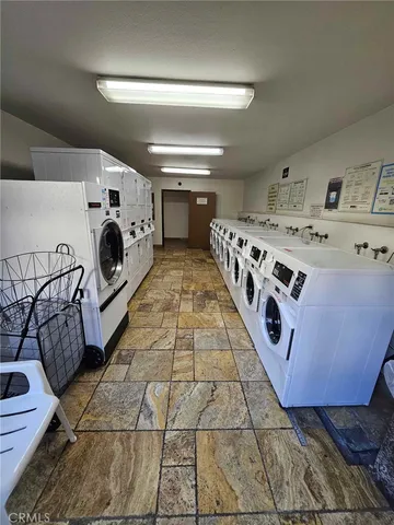 $1,800 | 525 South Ardmore Avenue, Unit 211, Los Angeles, CA 90020