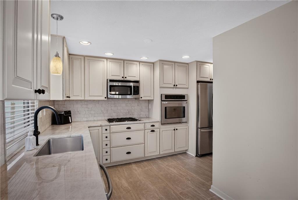 528 Hunters Path Road Bridgeville, PA 15017 - Photo 14 of 41 Gallery Image 14