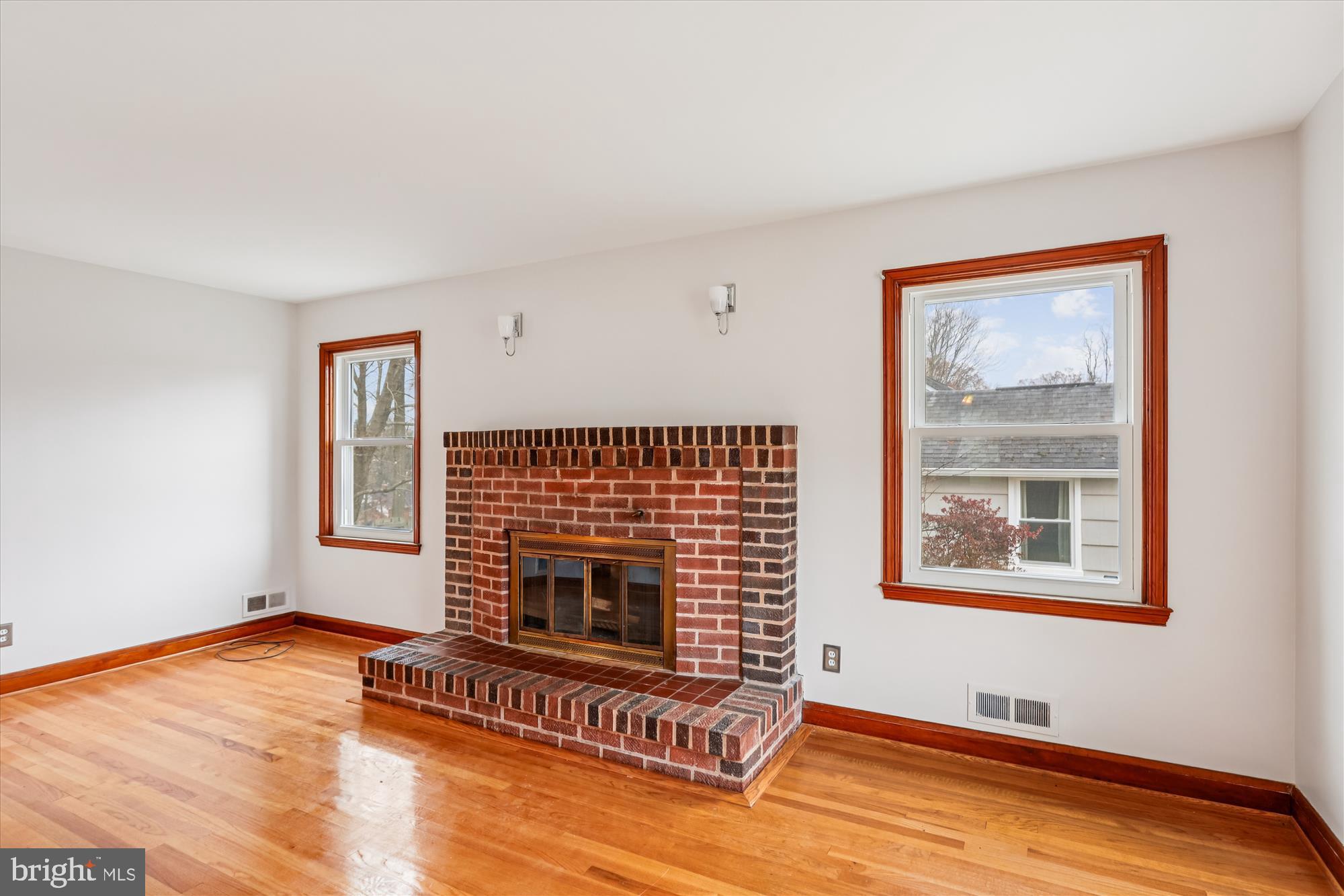 229 Gralan Road Baltimore, MD 21228 - Photo 11 of 89 Living room w/fireplace