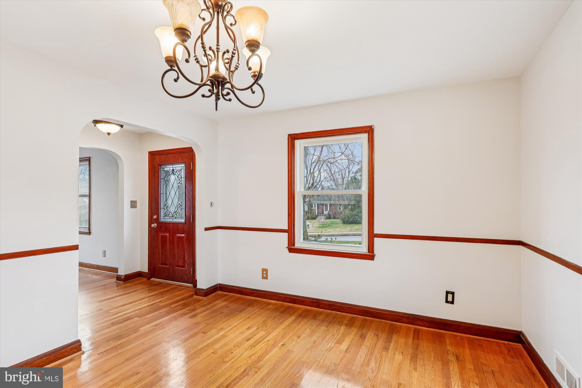 229 Gralan Road Baltimore, MD 21228 - Photo 17 of 89 Dining room