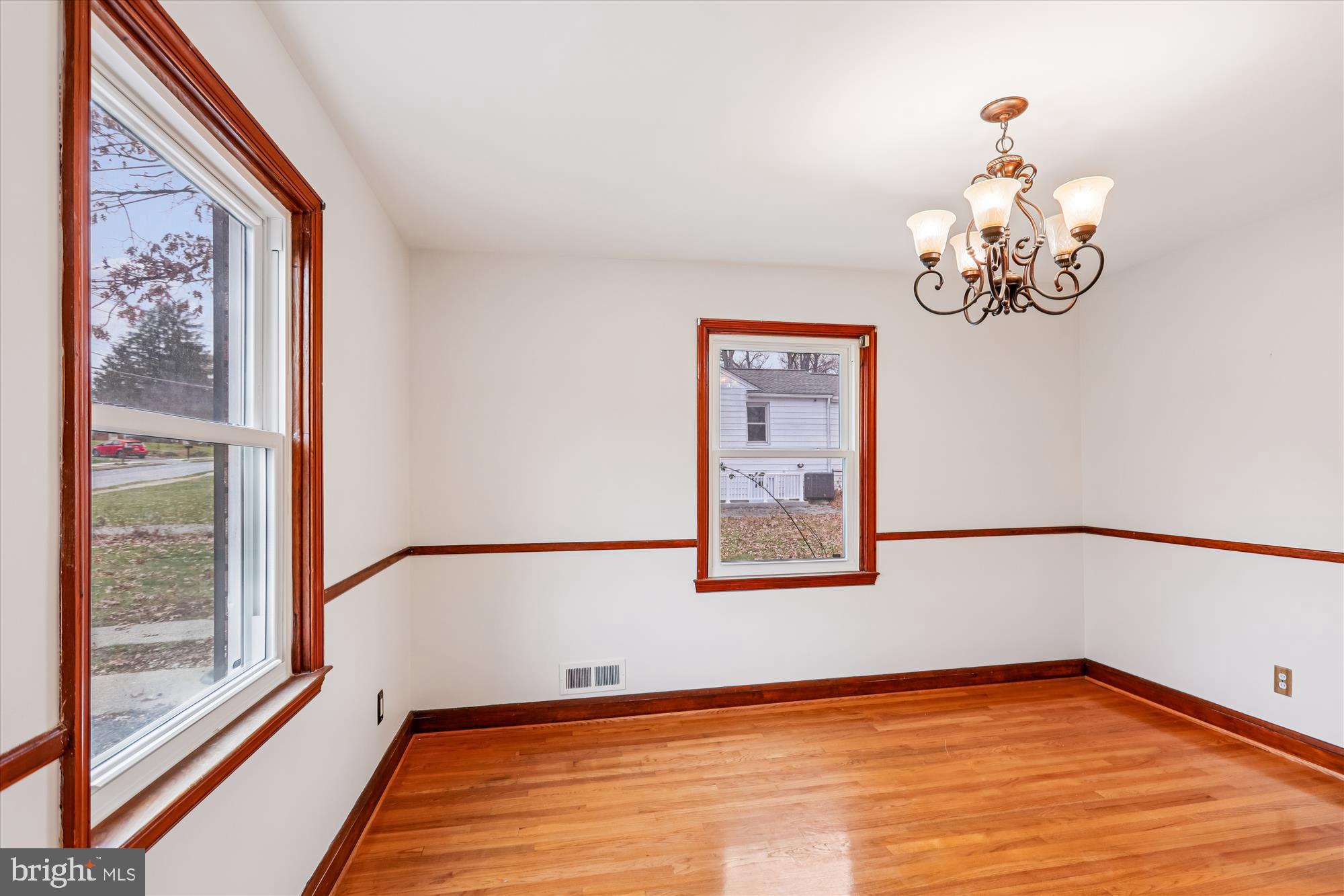 229 Gralan Road Baltimore, MD 21228 - Photo 18 of 89 Dining room
