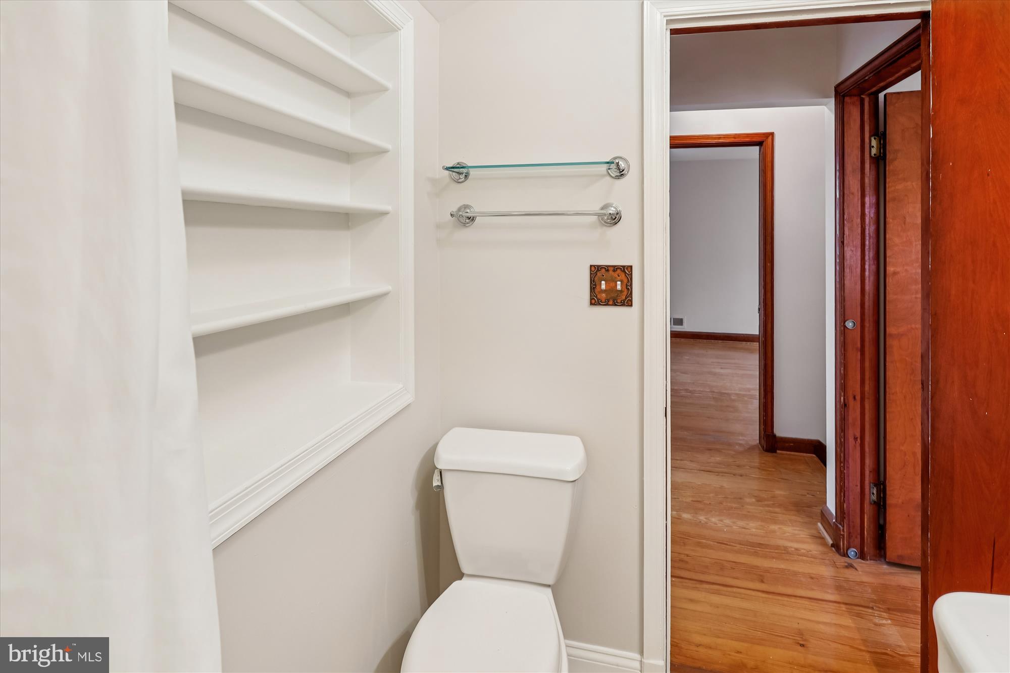 229 Gralan Road Baltimore, MD 21228 - Photo 33 of 89 Upper level full bath