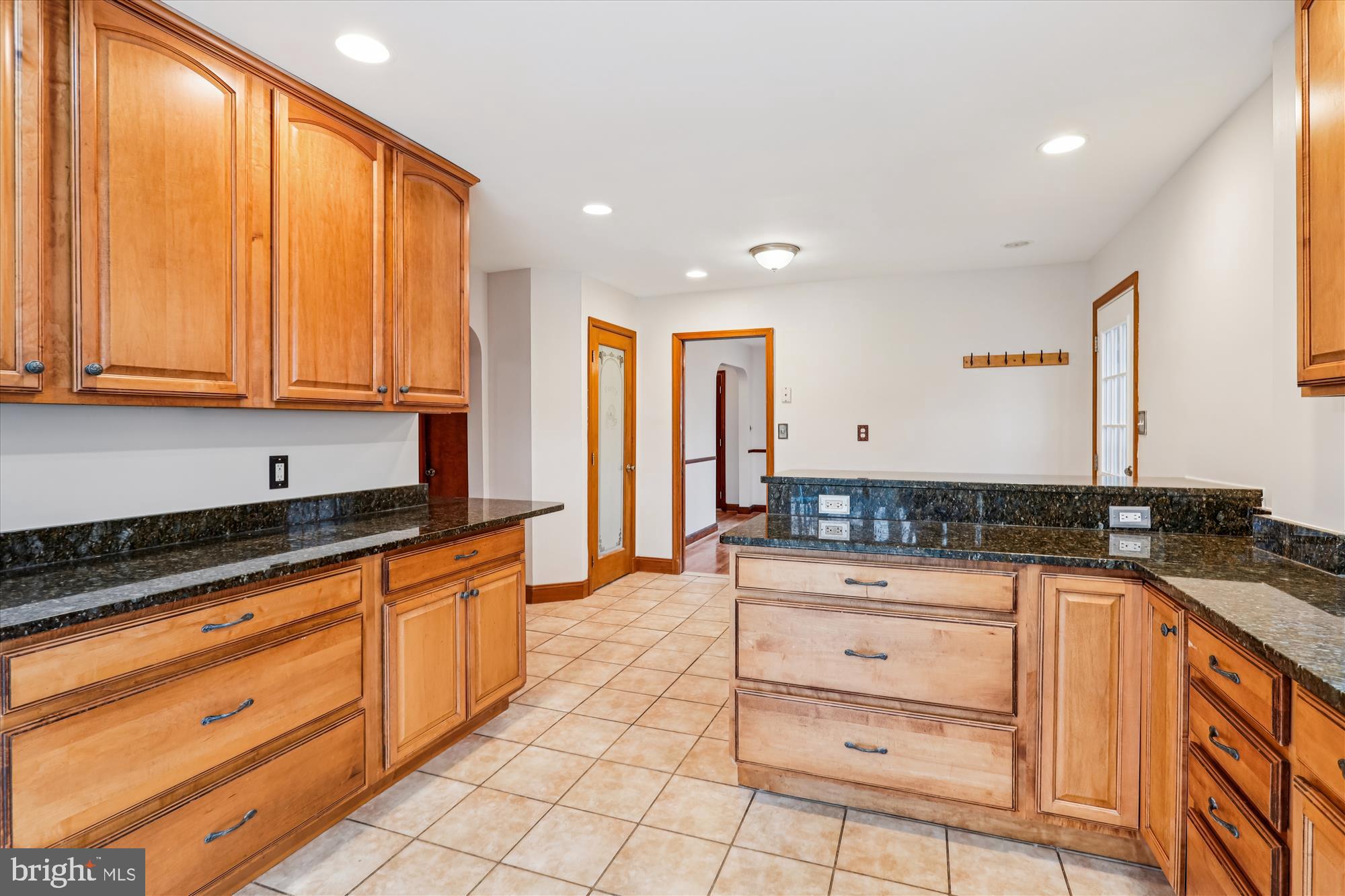 229 Gralan Road Baltimore, MD 21228 - Photo 7 of 89 Kitchen w/granite counter tops