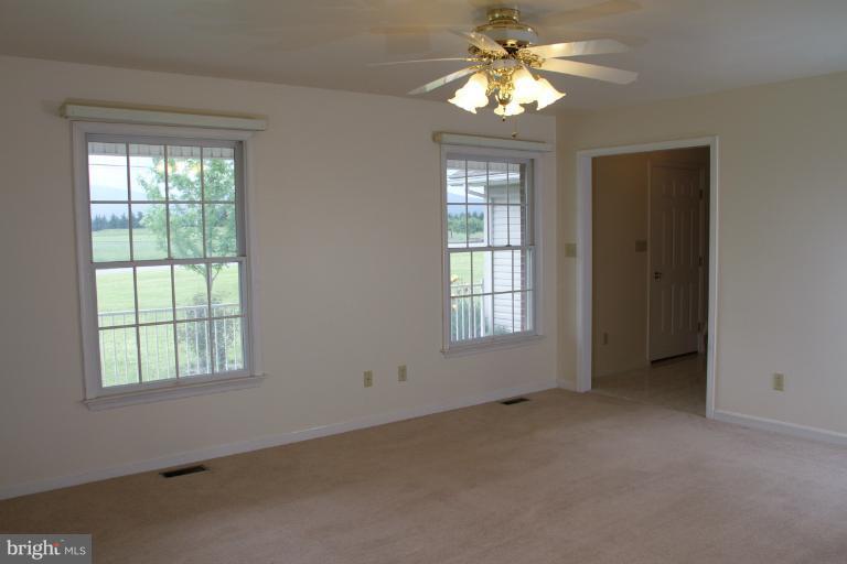 13313 Jimtown Road Thurmont, MD 21788 - Photo 13 of 28 Living Room