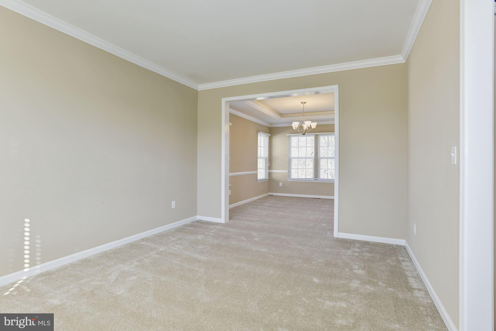10446 Windlass Run Road Baltimore, MD 21220 - Photo 4 of 48 Living Room