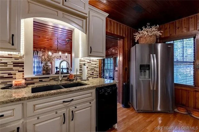 $340,000 | 203 North Lake Street, Linn Creek, MO 65052