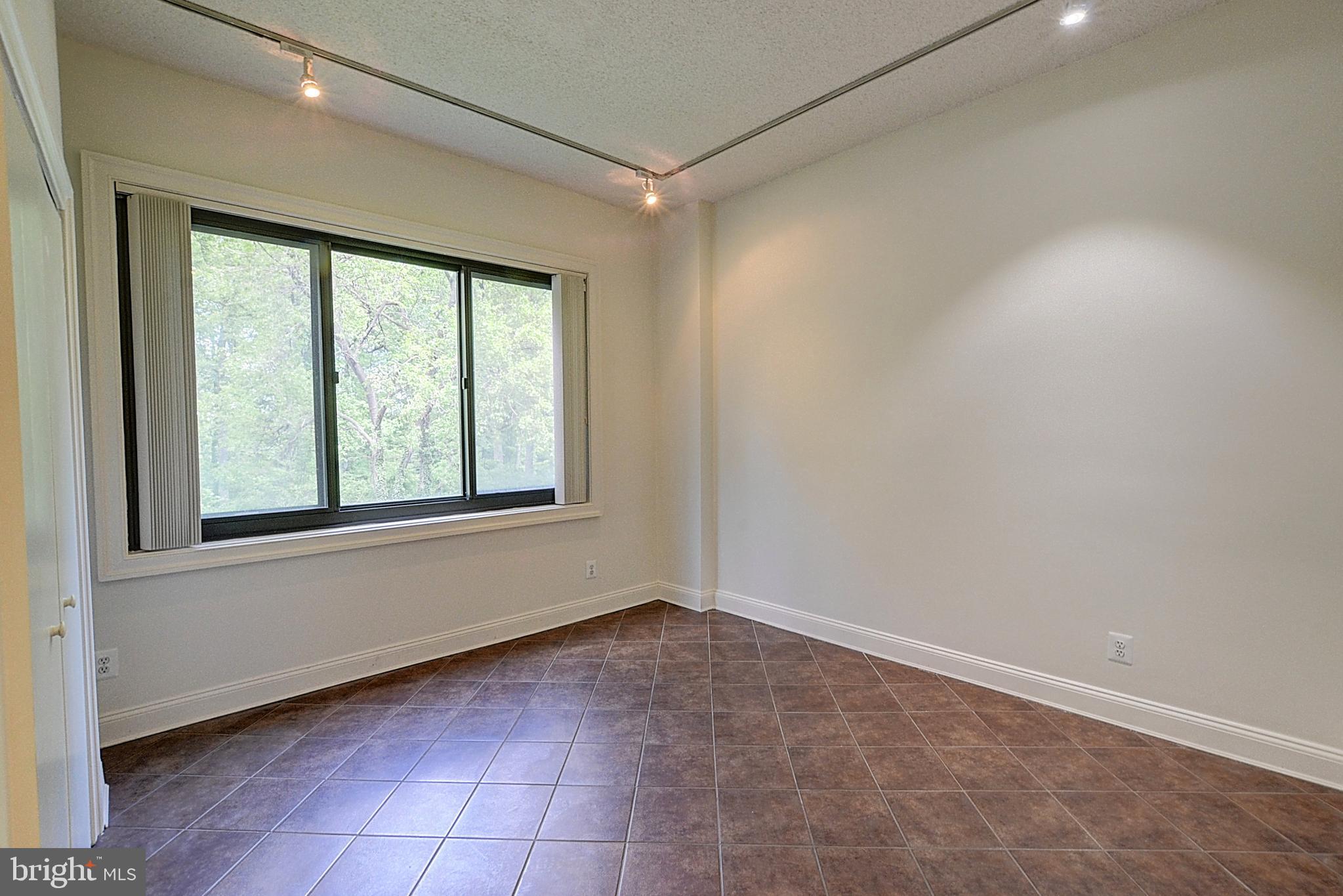 5225 Pooks Hill Road, Unit C28N Bethesda, MD 20814 - Photo 15 of 28 Bedroom/Den