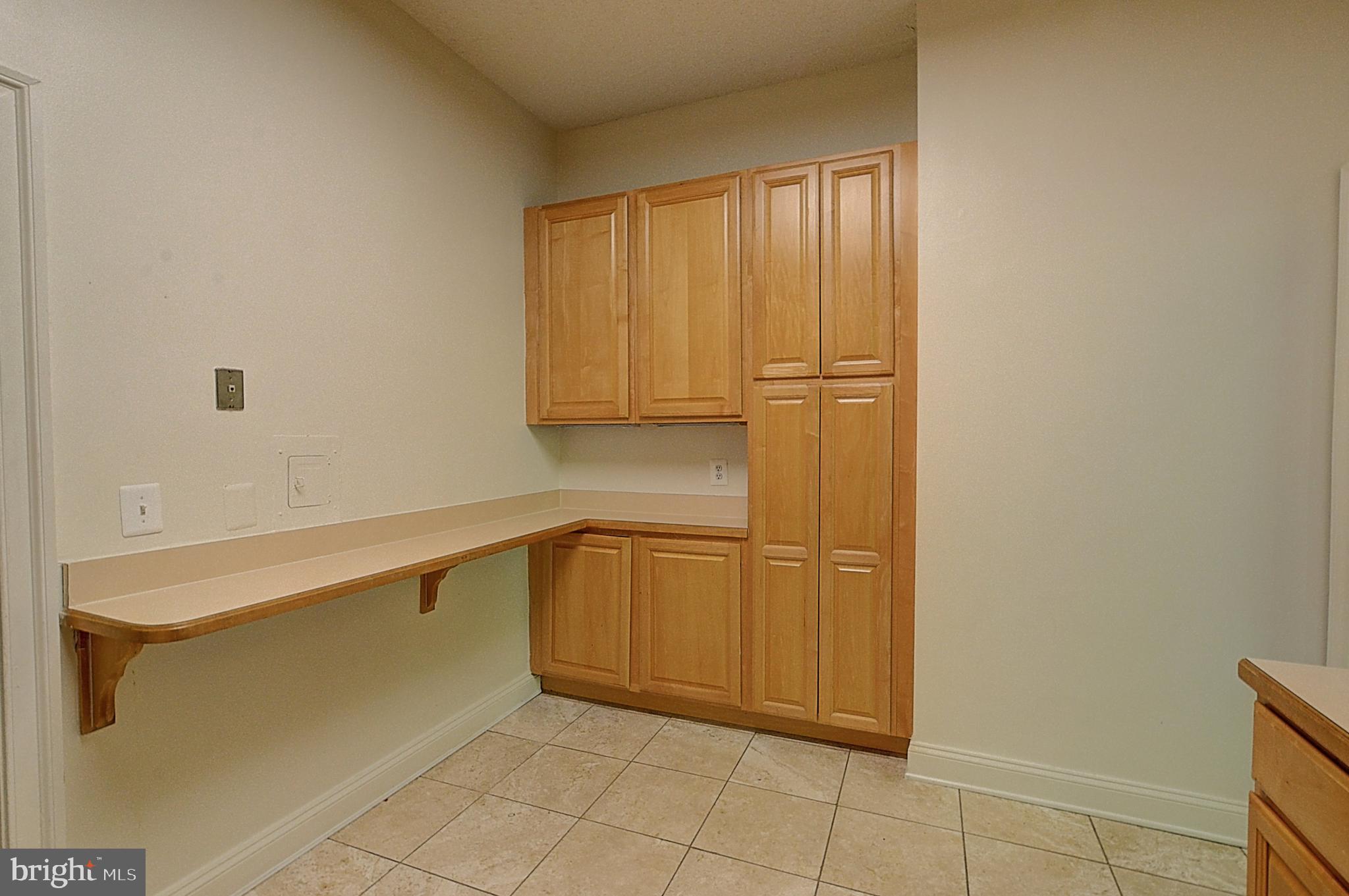 5225 Pooks Hill Road, Unit C28N Bethesda, MD 20814 - Photo 9 of 28 Kitchen