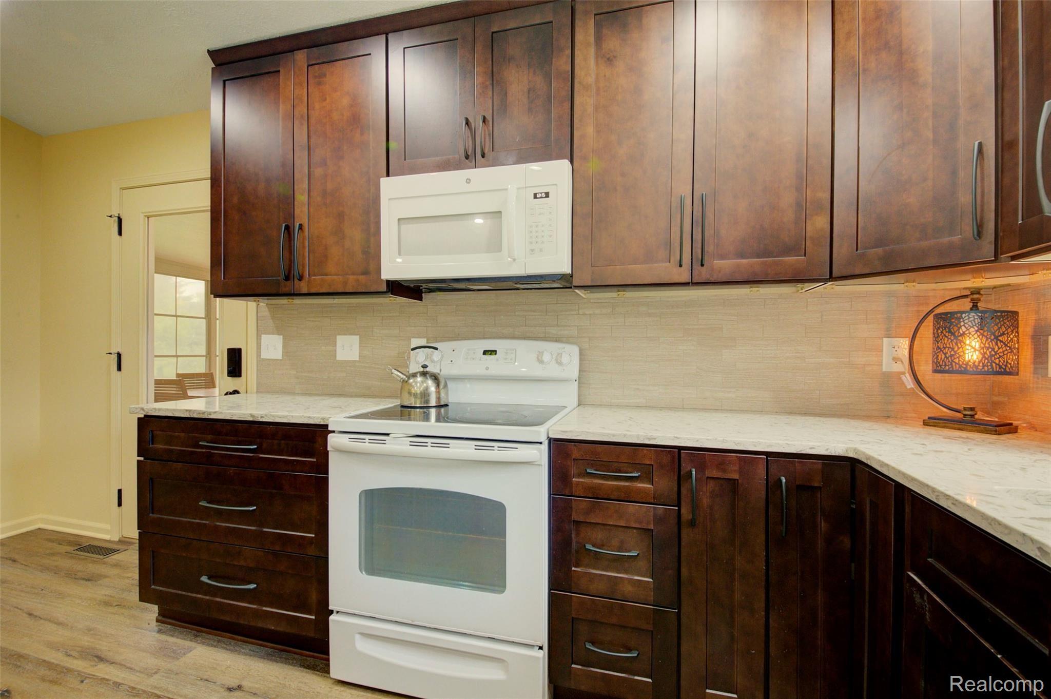 223 Byron Road Howell, MI 48843 - Photo 15 of 30 930A1782_3_4.jpg