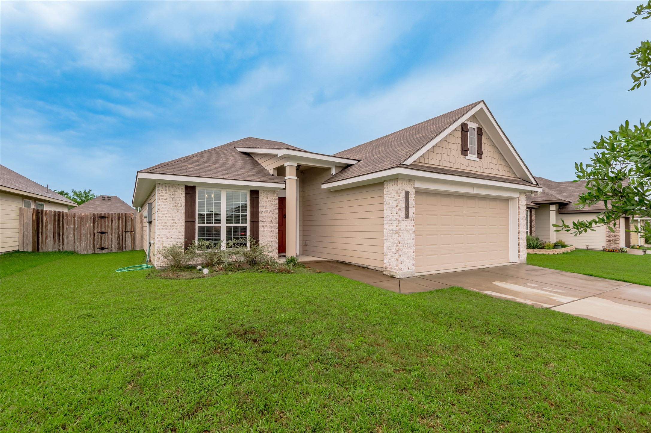 106 Rudder Way Huntsville, TX 77320 - Photo 3 of 31