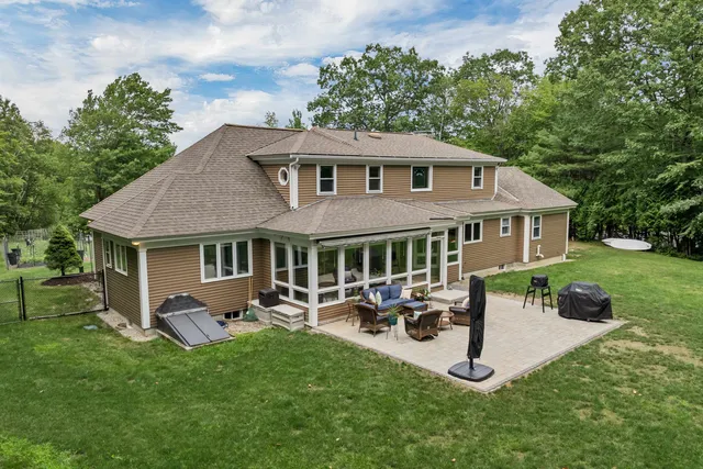 $979,900 | 5 Longview Drive, Bow, NH 03304