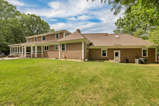 $979,900 | 5 Longview Drive, Bow, NH 03304