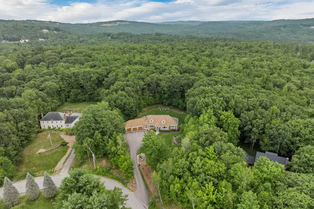 $979,900 | 5 Longview Drive, Bow, NH 03304