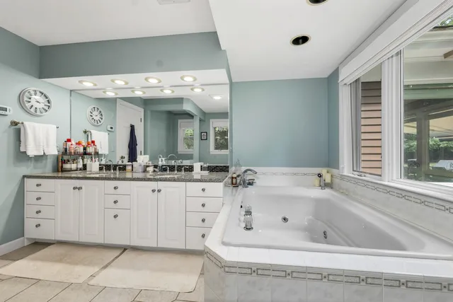 $979,900 | 5 Longview Drive, Bow, NH 03304