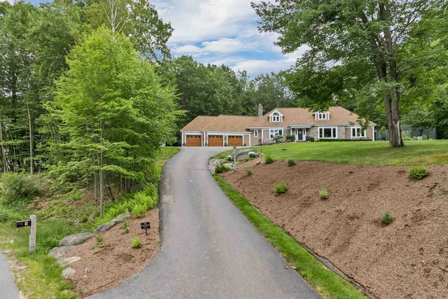 $979,900 | 5 Longview Drive, Bow, NH 03304