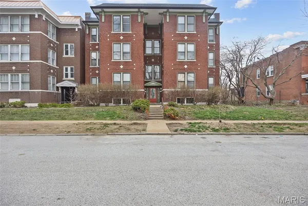 $169,900 | 5845 Nina Place, Unit 2W, St. Louis, MO 63112