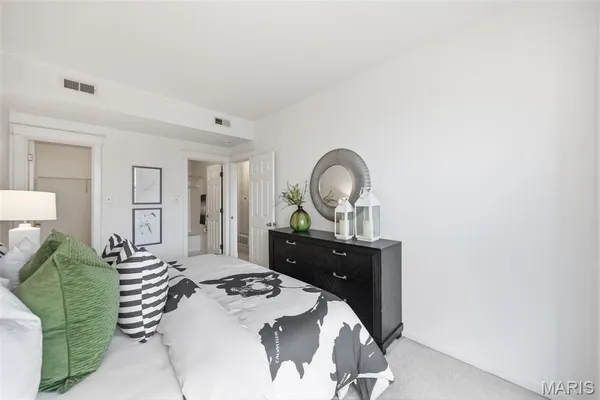 $169,900 | 5845 Nina Place, Unit 2W, St. Louis, MO 63112