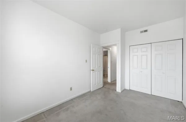 $169,900 | 5845 Nina Place, Unit 2W, St. Louis, MO 63112