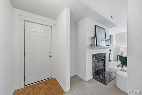 $169,900 | 5845 Nina Place, Unit 2W, St. Louis, MO 63112