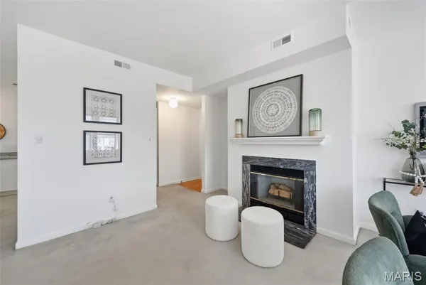 $169,900 | 5845 Nina Place, Unit 2W, St. Louis, MO 63112