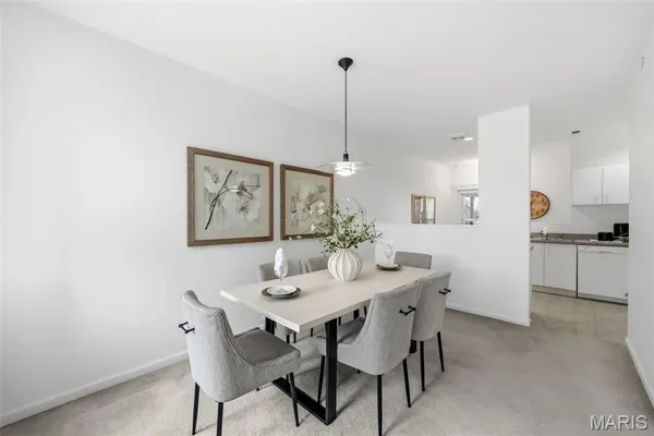 $169,900 | 5845 Nina Place, Unit 2W, St. Louis, MO 63112