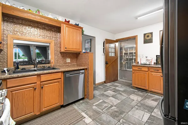 $349,900 | 13495 North Hillside Drive, Syracuse, IN 46567