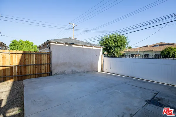 $5,000 | 4216 West Victory Boulevard, Burbank, CA 91505