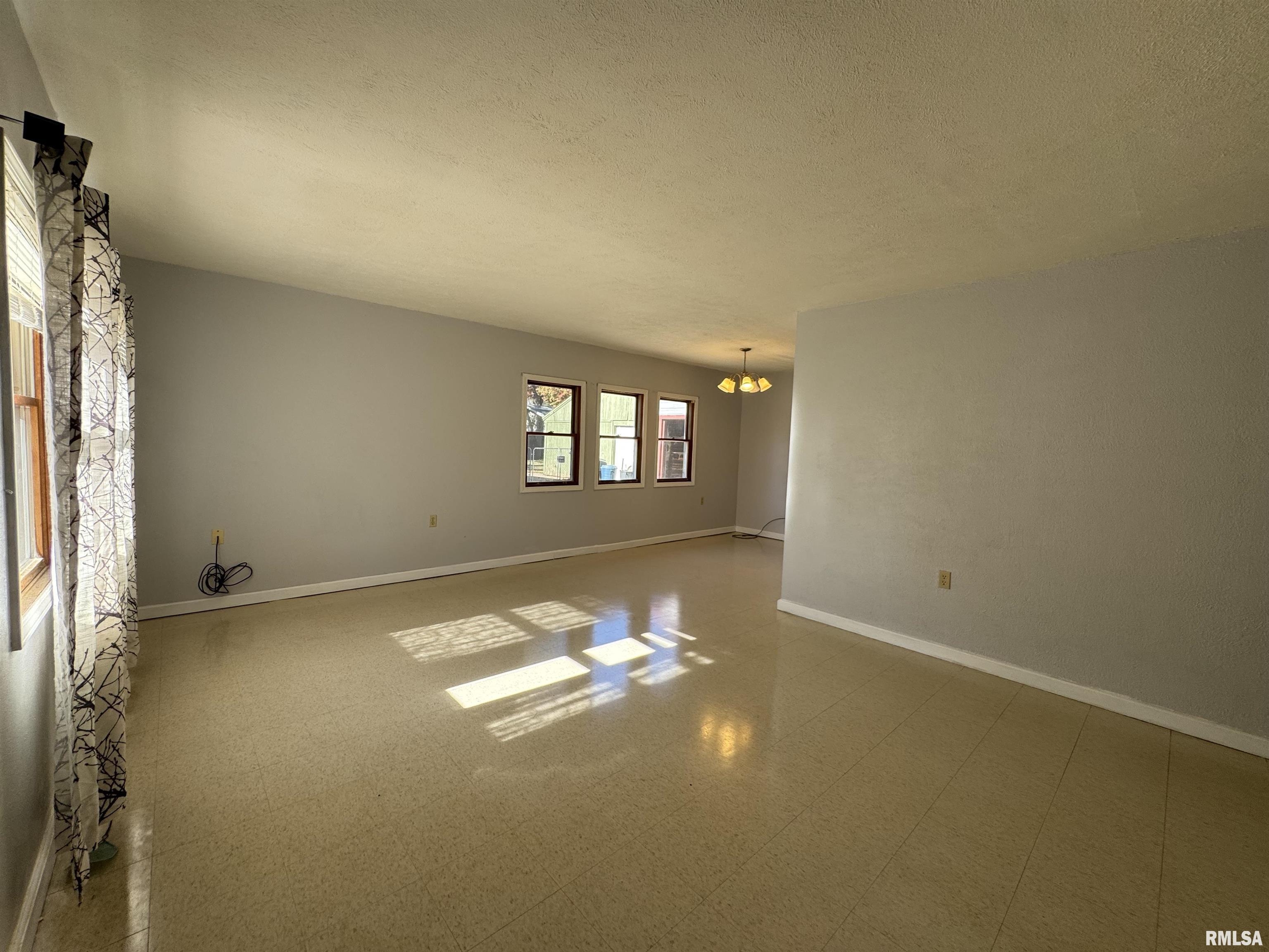 111 Radisson Road Marquette Heights, IL 61554 - Photo 2 of 21 Gallery Image 2