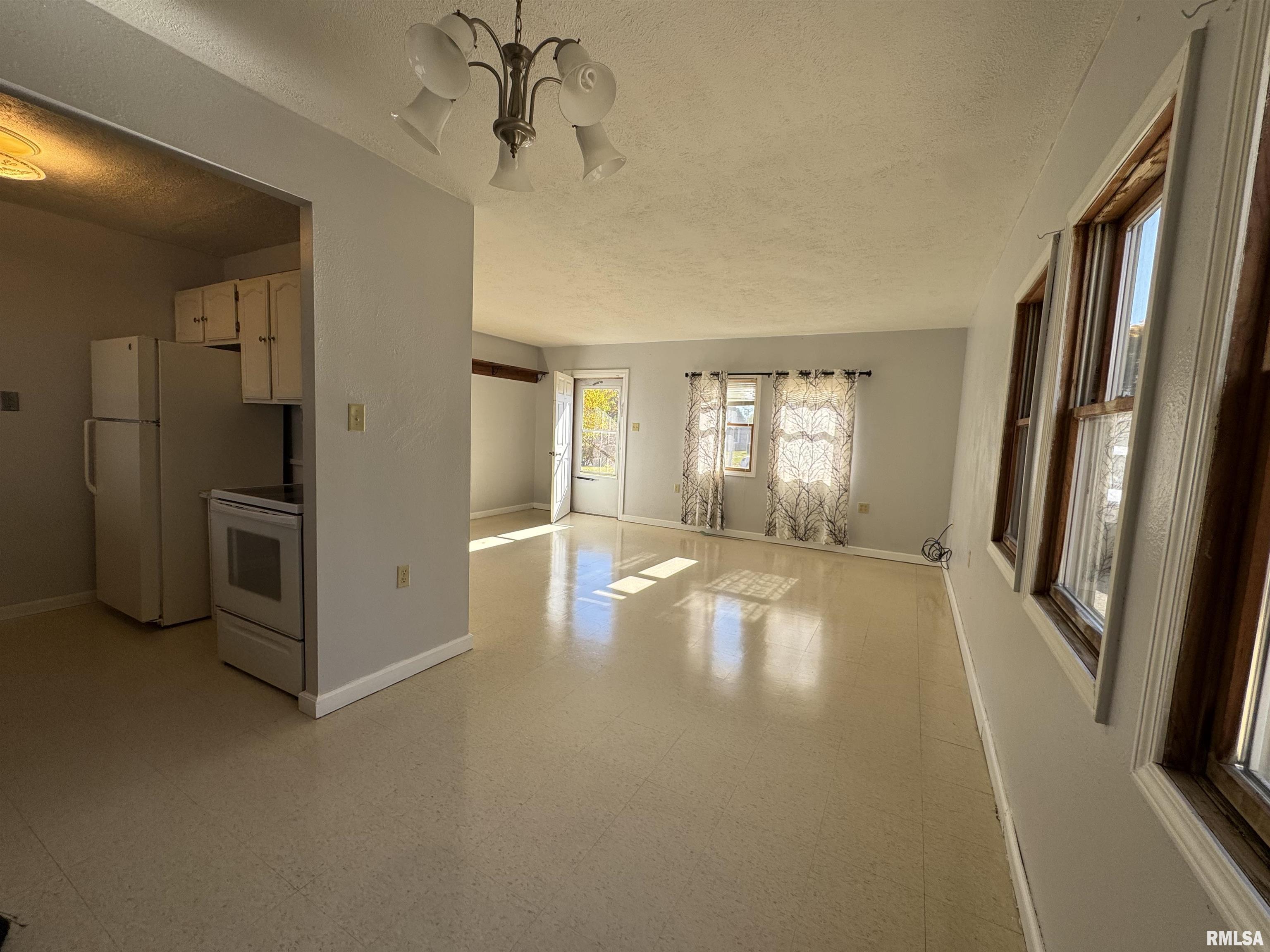 111 Radisson Road Marquette Heights, IL 61554 - Photo 3 of 21 Gallery Image 3