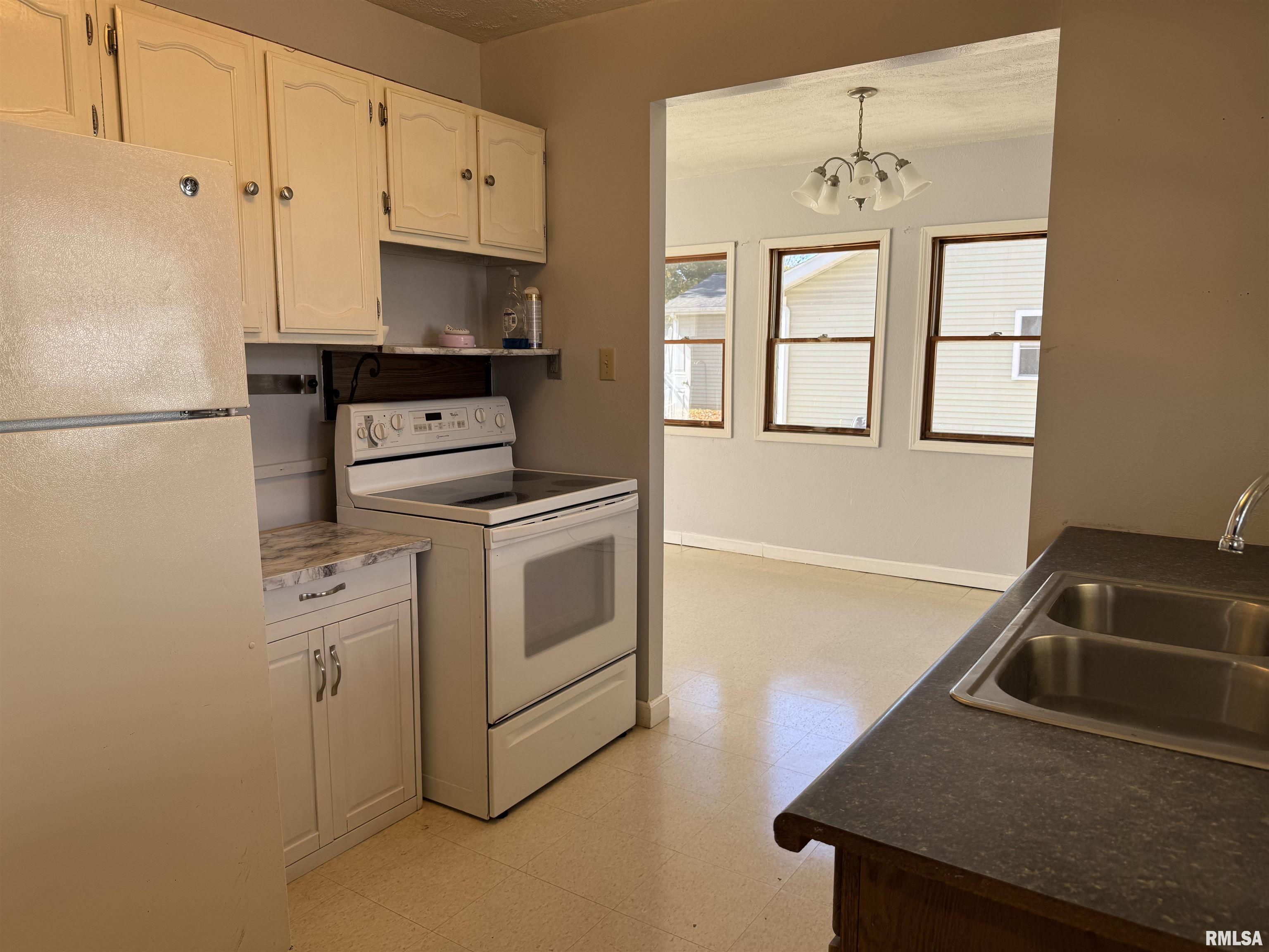 111 Radisson Road Marquette Heights, IL 61554 - Photo 5 of 21 Gallery Image 5