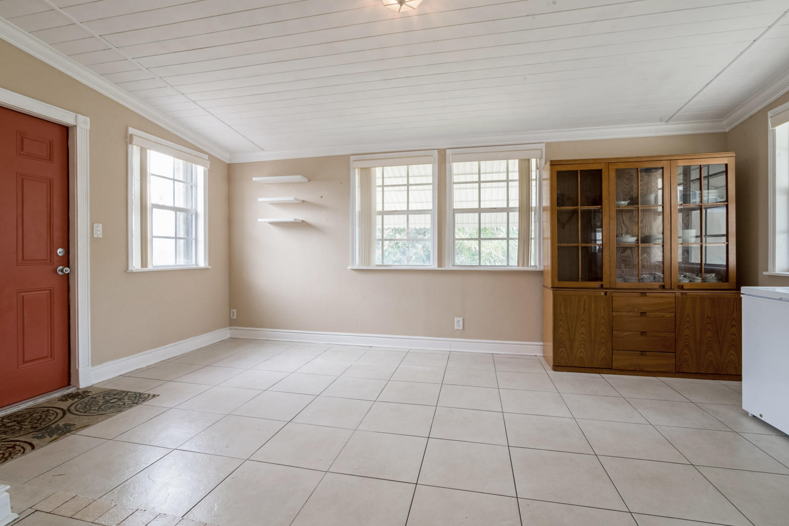 320 East Lake Road Palm Springs, FL 33461 - Photo 10 of 22 Florida room