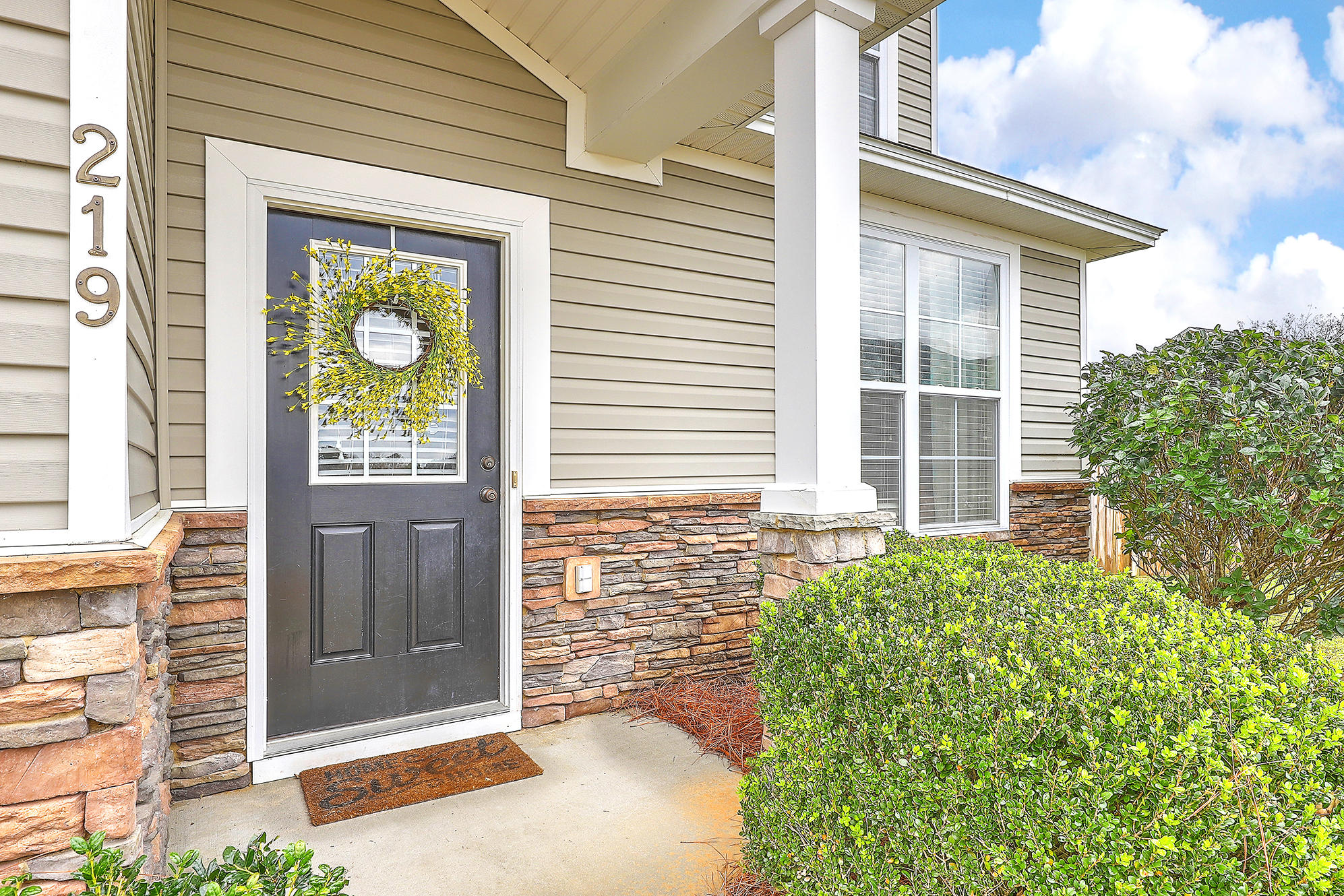 219 Summer View Road Summerville, SC 29486 - Photo 3 of 31 IMG_4335_36_37_38_39_40_41