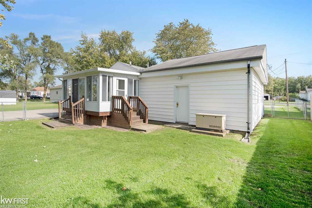 3276 Belsay Road Burton, MI 48519 - Photo 20 of 38 31397781-19.JPG